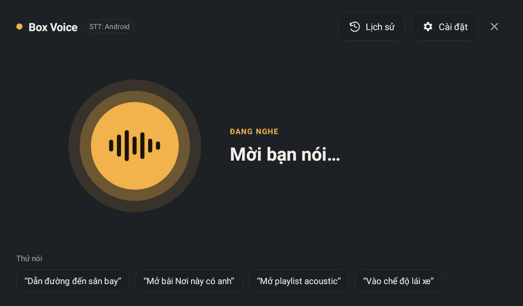 Màn hình nghe của Box Voice trên màn hình ô tô: nút micro lớn đang nghe, dòng chữ Mời bạn nói và các câu lệnh mẫu